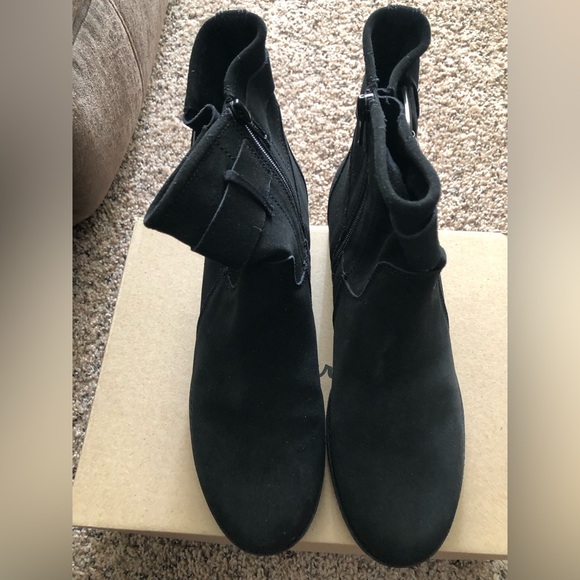 Clarks Mariana Amber black suede boot like new . Worn less than 5 times . - Picture 3 of 5